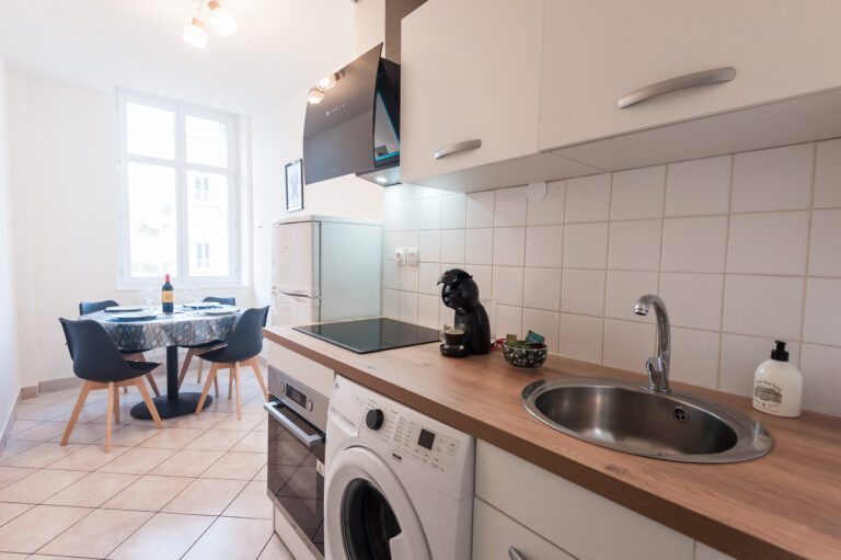 Cuisine alimentée par un electricien après une mise en conformité